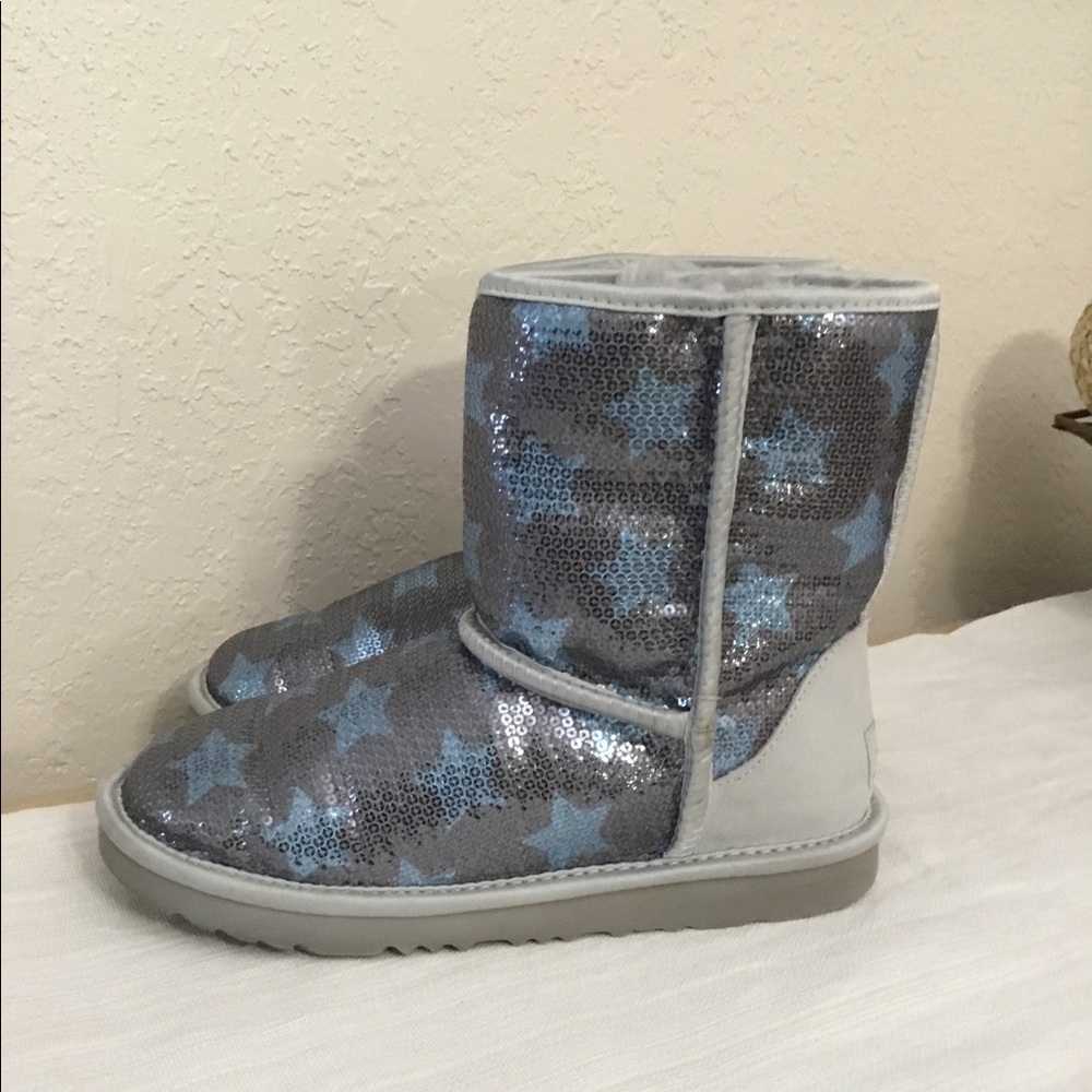 Ugg Classic Short II Sequin in Blue Star
